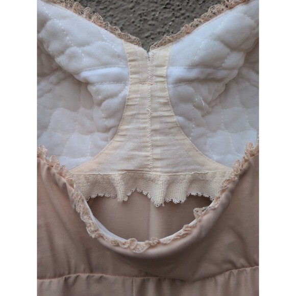 VTG Olga Bodysuit 32 B Lace Trim Legs Bust. Light Padding, Snap Closure. - Picture 9 of 16